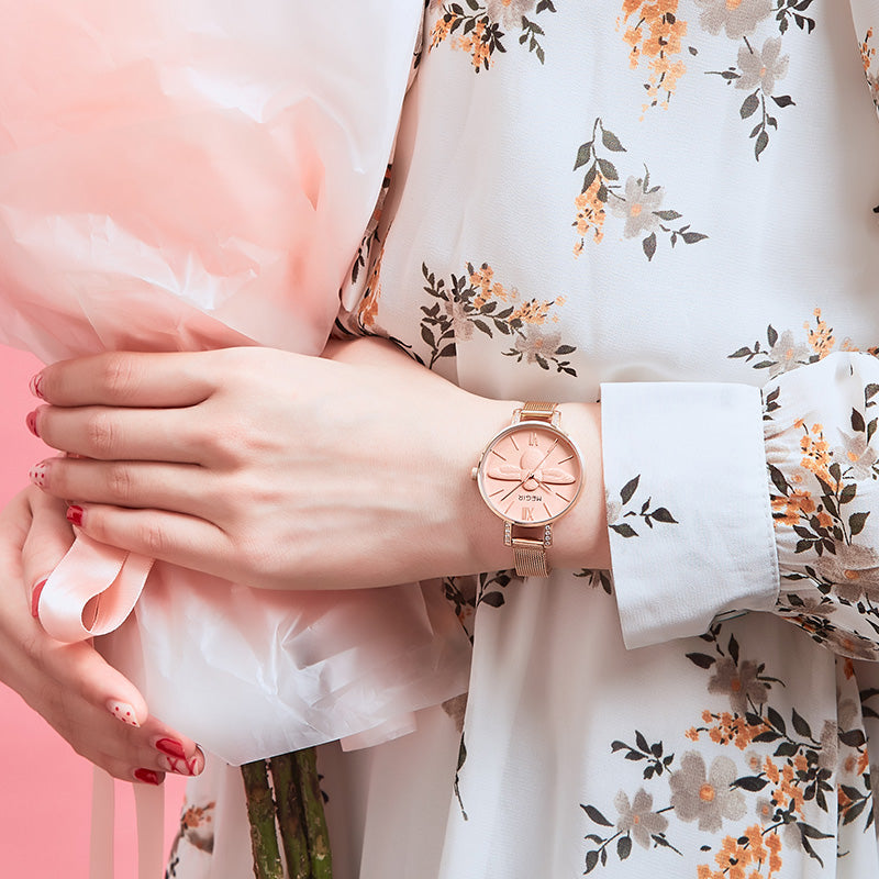 MEGIR Fashion Women Watches Top Brand Luxury Quartz Wristwatch Ladies Rose Gold Mesh Belt Business Casual Watch Reloj Mujer 7009-1